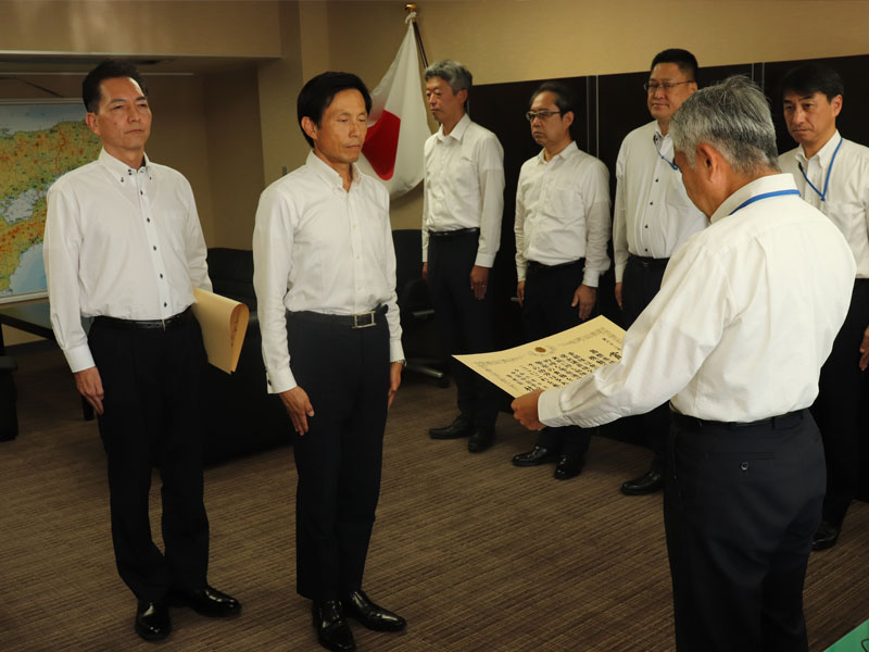 監察課の表彰式の写真