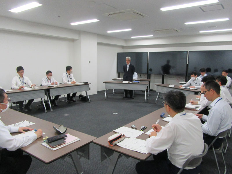 監察課の業務風景