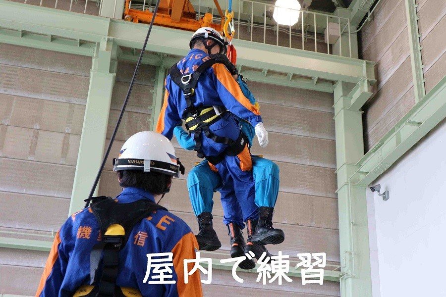 島根県情報通信部 屋内で練習している写真