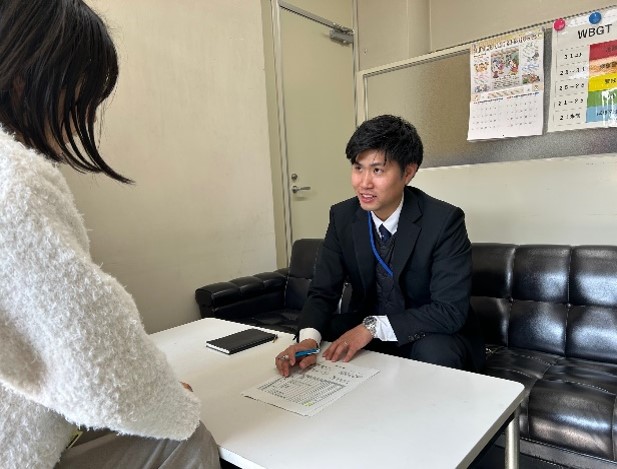 看護師との打ち合わせをしている写真