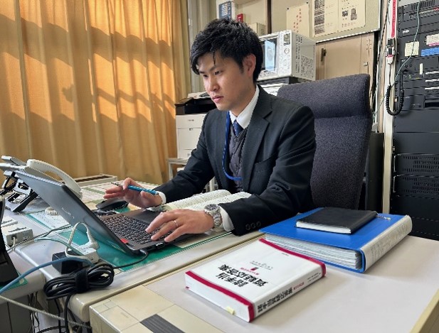 資料作成をしている写真